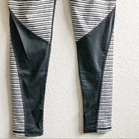 Carly Jean Los Angeles Striped “Sedona” Leggings. Black & White, size Small - Picture 10 of 13